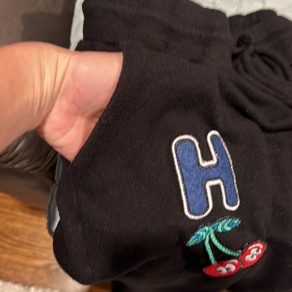 Soft sweat pants with cool patches for flair - Picture 7 of 8